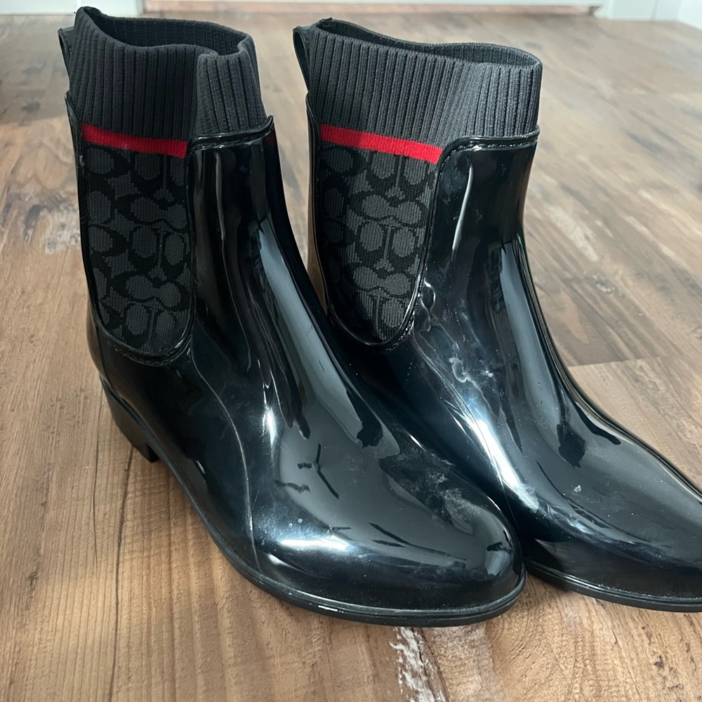 Coach Women’s 7 Rivington Rain Booties Black Rubber Ankle Boots Red Logo Knit - Picture 3 of 8
